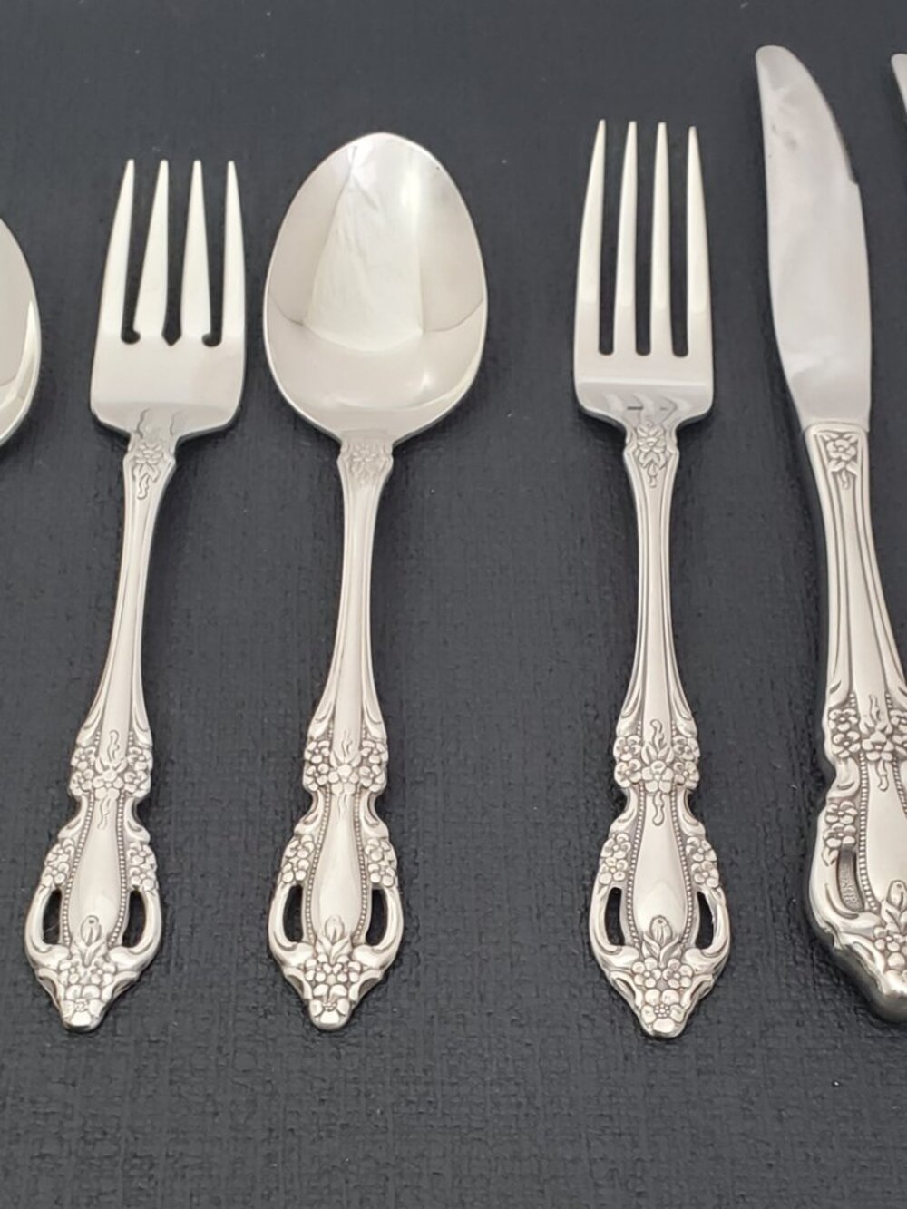 New Oneida Raphael Flatware Cutlery Set – 56 Pieces – Vintage NEW Sealed